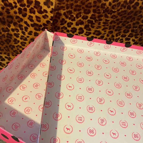 VS Pink - Picture 10 of 10